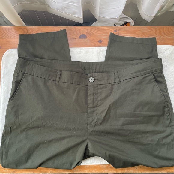 Kut from the Kloth Pants - Kut from the Kloth Plus size 22 light weight olive green pants